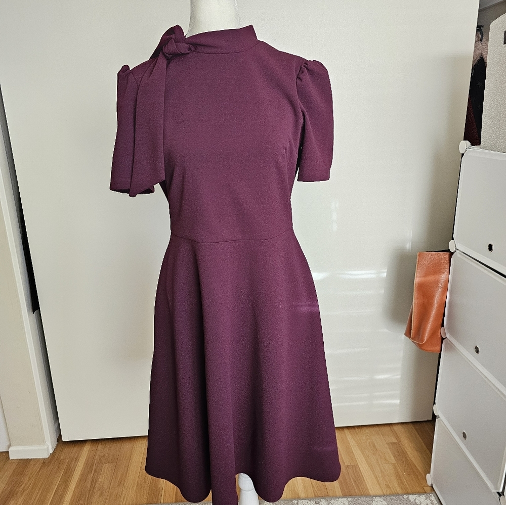 Maggy London short sleeve necktie midi dress size 6 burgundy dress